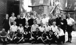 Pfingsten 1935 Treffen der Bezirksjungscharführerin Telgteobere Reihe v. l.: 7. Karl Leisneruntere Reihe v. i.: 4. Willi Leisner
