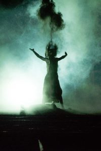 Antigone begräbt ihren Bruder Polyneikes